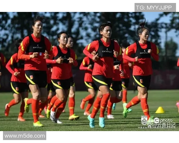 长发扎辫的足球明星们如何在绿茵场上展现个人风格与竞技魅力