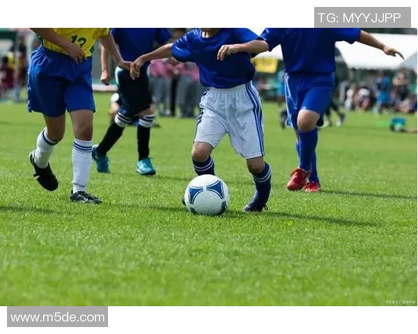 黄芳专访：从绿茵场到人生舞台的足球旅程回顾与展望