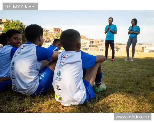 在绿茵场上闪耀的足球明星们与他们的精彩瞬间